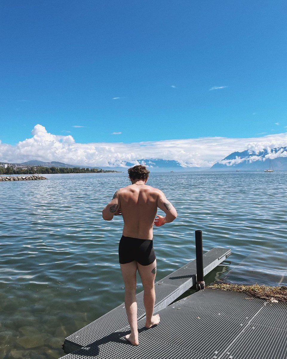 Tom_Grennan's tweet photo. You bring your swimmers? No… Me Geneva 🤷🏻‍♂️ https://t.co/SL72GCRn2D