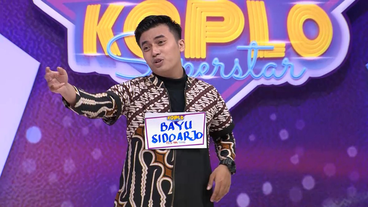 Siap siap nyembunyiin remot tv ah biar emak nggak bisa ganti channel tv haha... mau mantengin si ayang yang lagi nyanyi Koplo Superstar di ANTV aku tuh, biar si ayang makin semangat. Do'a ku menyertaimu ayang uhuy wkwk wish you luck.  #KoploSuperstarAudisi02