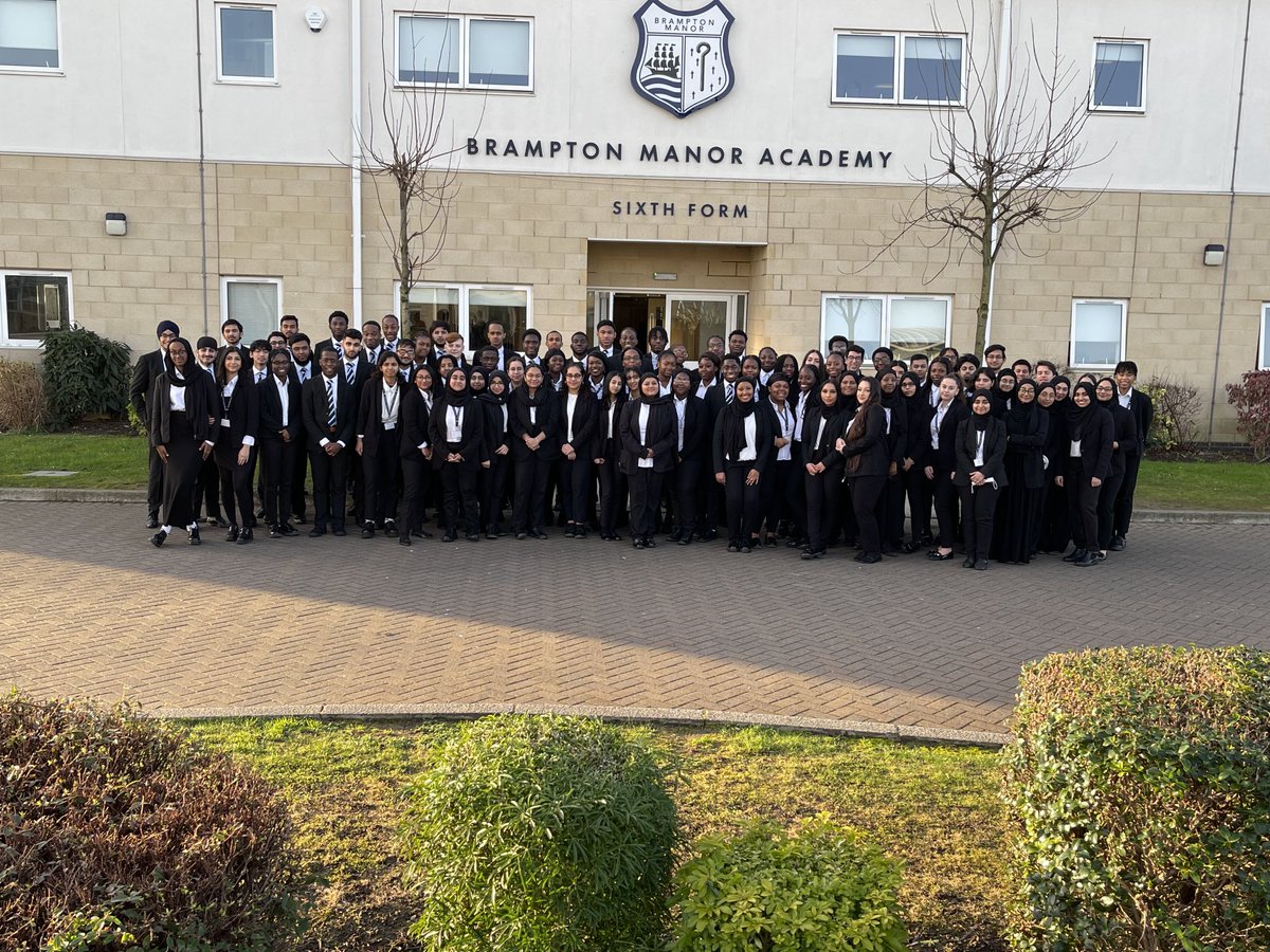 Breaking news: 92 Oxbridge offers!
We can now report that our confirmed Oxbridge number now stands at 92. We are extremely delighted for these students and all the others in this cohort, who now have exciting futures to look forward to. Congrats to you all.