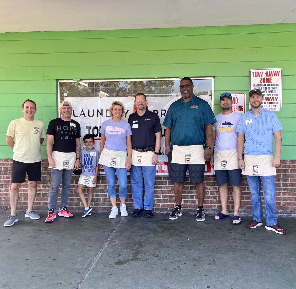 votejoshuahicks's tweet photo. A great privilege this morning to volunteer with #TheLaundryProject and provide free loads of laundry to Northside community members in Jacksonville. Service should always be about giving back. @engagecurrent #Duval https://t.co/j66TyLByZ3