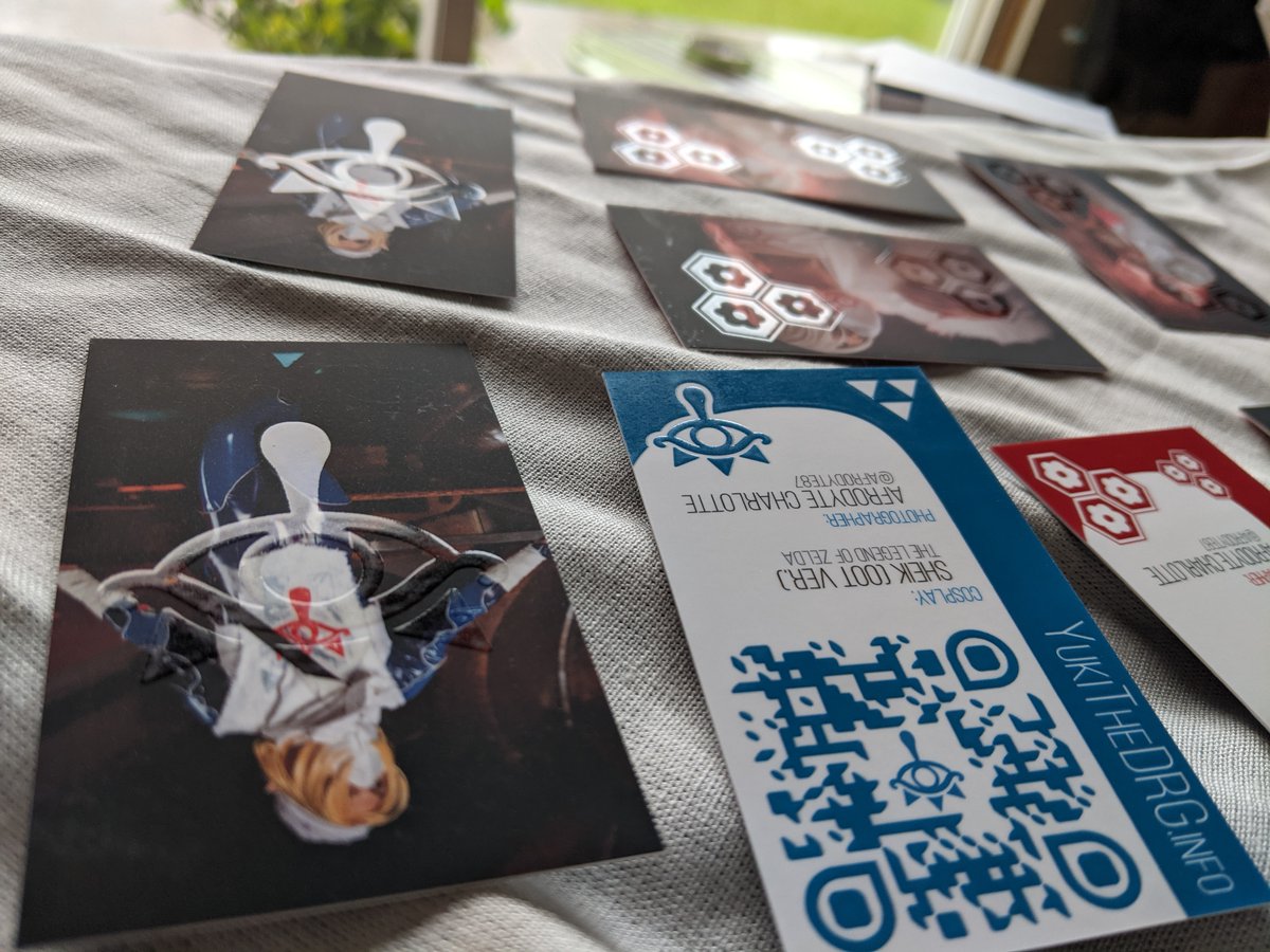 snowdrg_cos's tweet photo. Imagine if Patrick Bateman had access to #MOOCards. Subtle watermarks are so 1987, welcome to the era of spot gloss.
Got 'em from the printers today. The lettering is a little something called Bebas Neue, Light.
Oh my god. It even has a QR code. https://t.co/uBOmoQFQdy