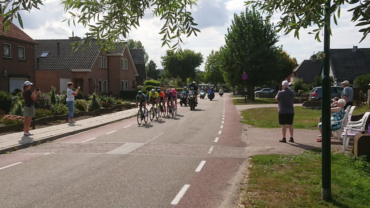 jjjvanderhooft's tweet photo. A nice day to go for a bike 🚲, but happened to be not the only one cycling around #Wageningen 😎 🌞 #outandabout #cycling #Achterberg #Vuelta2022 #VueltaHolanda #RedRobert #RedMania #Gesink https://t.co/PkYHVoH5GP