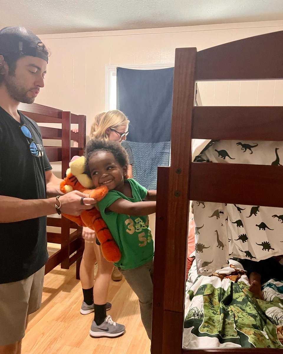 ABedandABook's tweet photo. Yesterday was a successful bed delivery day! A special thank you to the Wake Forest Law students who made it possible to deliver four bunk beds and a portable crib.
#bookmarksnc #sweetdreams #everychildmatters #forthekids #helpyourcommunity #growtogether #community #abedandabook https://t.co/UHE5XIfkLR