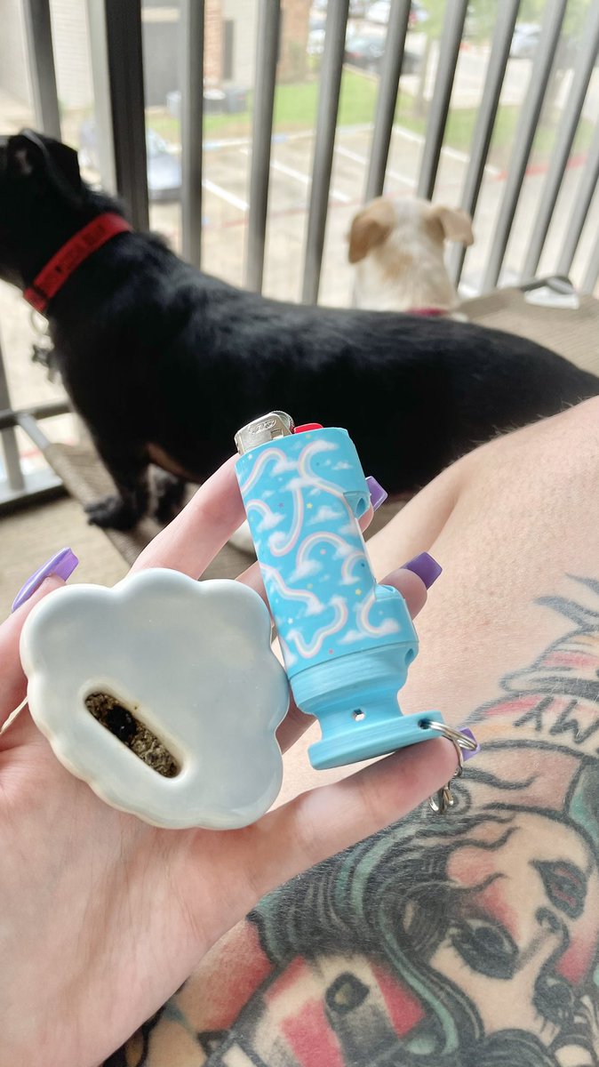 lilxbun's tweet photo. It’s finally nice enough to sit outside and smoke☁️☁️☁️ https://t.co/j4b6UMYmLB