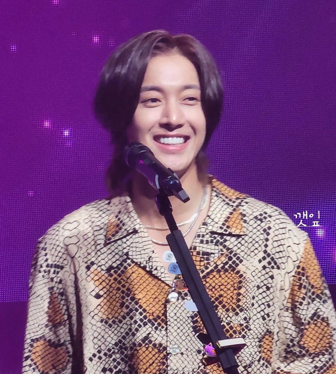 iamElisaxx's tweet photo. Mensaje de HJ en #1SecondLeft🥰

“Fuiste la luz del sol en mis horas más duras y la luz de la luna en mis horas más oscuras.
Así que ahora, seré tu paraguas para protegerte cuando estés deprimida y cansada.
Recuerda siempre.
Que tu existencia es preciosa.

De parte de Tu Sol” ☀️ https://t.co/x81YEJE18g