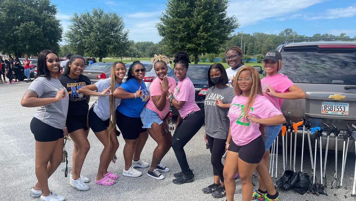 gammasigmaaka's tweet image. Ending the week off being a Service to All Mankind! #aka #alphakappaalpha 💚💗