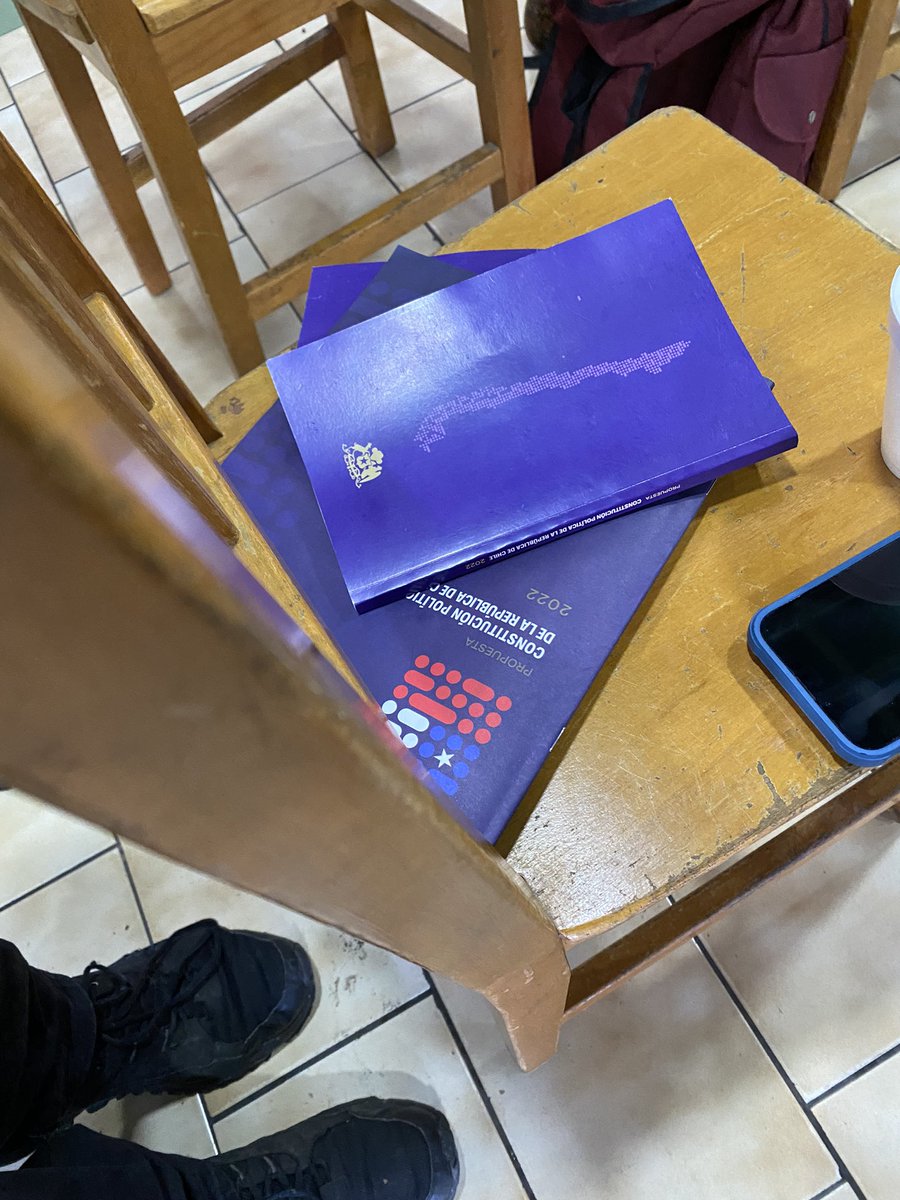 luisibacache_'s tweet photo. Esta mañana estuvimos junto a Claudio Nash @cnashr ,con vecinas y vecinos conversando sobre la propuesta de #NuevaConstitucion .
Un documento que nos llena y que nos hace ir informados a votar .
Este #4septiembre #AprueboConEsperanza https://t.co/LpybEU2j8a