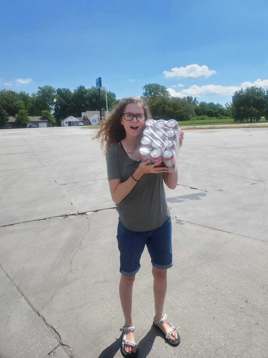 13oops2's tweet photo. #SplintercatTimes 👍😎👍 @aMobOfPandas is so amazing. Congrats on winning my @GFuelEnergy contest for @ONE_shot_GURL cans of Strawberry Slushie. https://t.co/aL2lEUK4NT
