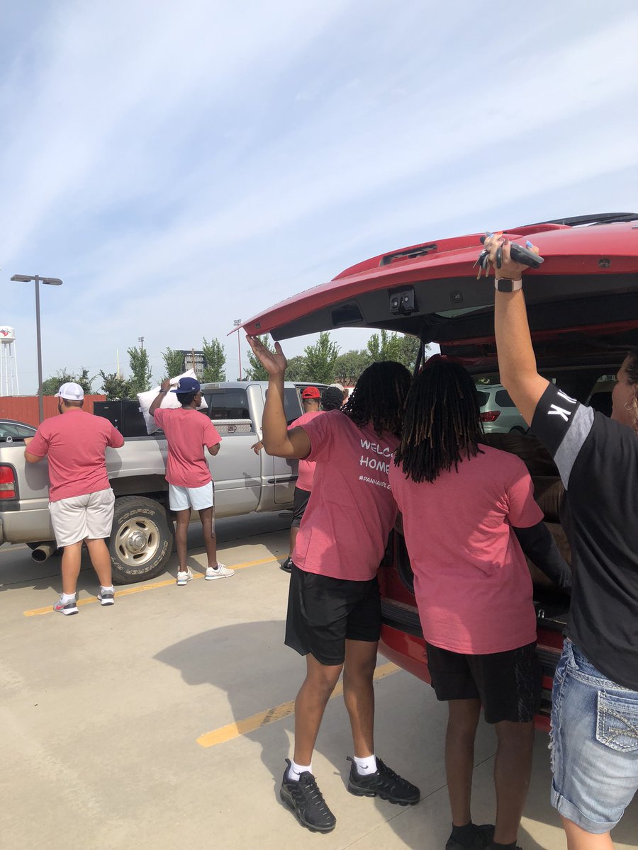 CoachCrichton's tweet photo. Our guys helping out during move in day!!! #Culture #WorldClass https://t.co/6NvbaWbvHb