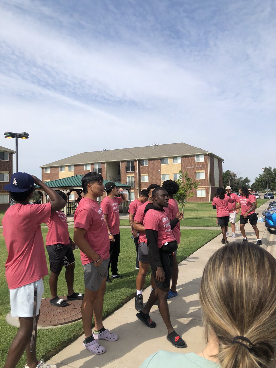 CoachCrichton's tweet photo. Our guys helping out during move in day!!! #Culture #WorldClass https://t.co/6NvbaWbvHb