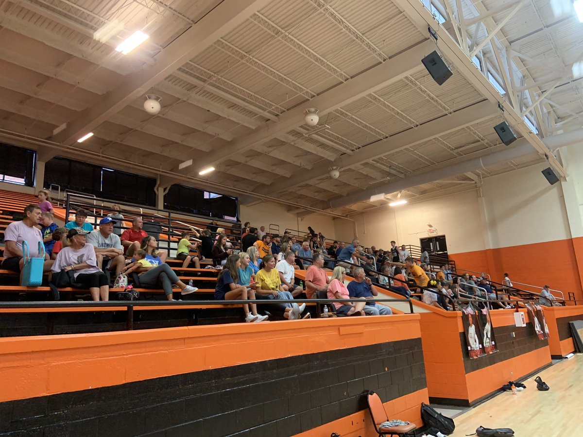 2022bk2sklhoops's tweet photo. Night 1 is a wrap! In our 6th year this is the most talent we’ve ever had and the competition has been great! Come out Sunday afternoon to catch some great MS hoops at Morristown East! https://t.co/gVn5qZMRQs