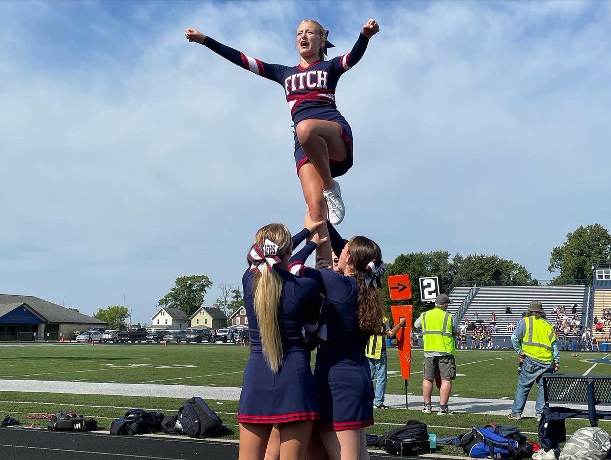 fitch_cheer's tweet photo. Freshmen started off their season in a tie against Akron Hoban. Go Falcons ❤️🏈💙 https://t.co/IZCUe8MTya