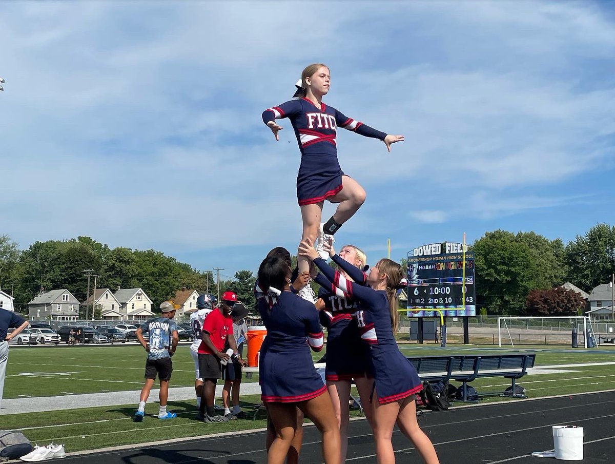 fitch_cheer's tweet photo. Freshmen started off their season in a tie against Akron Hoban. Go Falcons ❤️🏈💙 https://t.co/IZCUe8MTya
