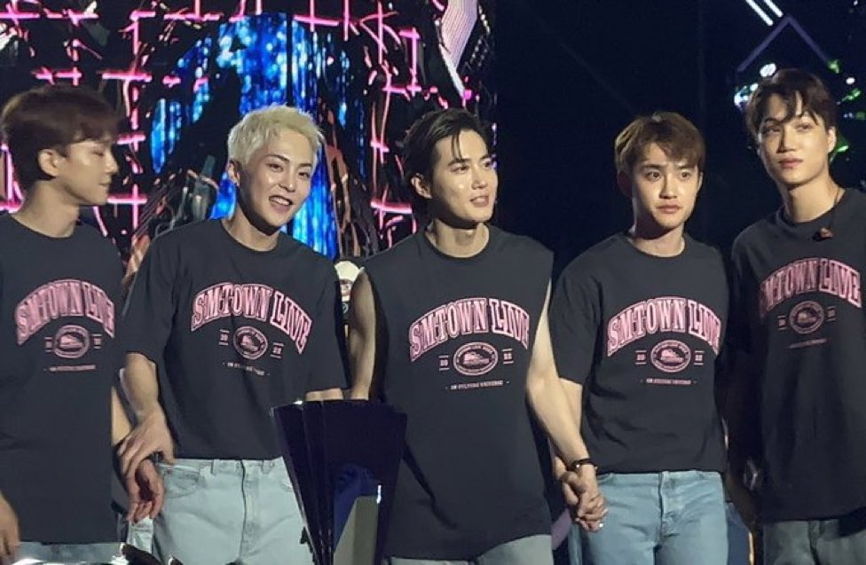 VISHAKHAVPETKAR's tweet photo. SUHO XIUMIN CHEN D.O. & KAI 🤍
WE ARE ONE EXO SARANGHAJA
EXO SMTOWN LIVE 2022 in SUWON
#SUHOHurdle_Suwon
#SUHO #수호
#CHENexpress_Suwon
#CHEN #첸 #종대
#DOexpress_Suwon
#KYUNGSOO #DO #엑소디오 #디오
#KAIexpress_Suwon
#KAI #카이
#SMCU2022WithEXO
#EXOExpress_Suwon
#EXO @weareoneEXO https://t.co/mu2ZQHsU04