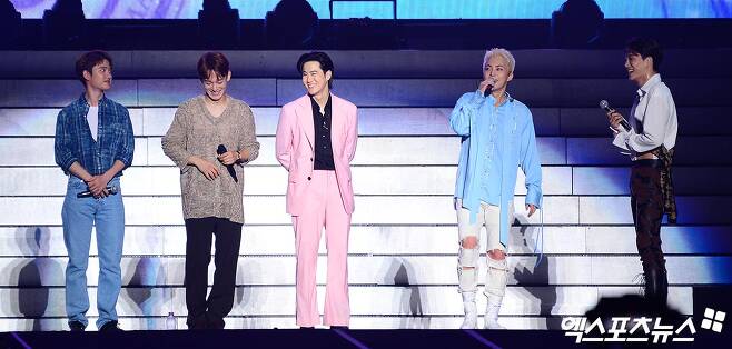 VISHAKHAVPETKAR's tweet photo. SUHO XIUMIN CHEN D.O. & KAI 🤍
WE ARE ONE EXO SARANGHAJA
EXO SMTOWN LIVE 2022 in SUWON
#SUHOHurdle_Suwon
#SUHO #수호
#CHENexpress_Suwon
#CHEN #첸 #종대
#DOexpress_Suwon
#KYUNGSOO #DO #엑소디오 #디오
#KAIexpress_Suwon
#KAI #카이
#SMCU2022WithEXO
#EXOExpress_Suwon
#EXO @weareoneEXO https://t.co/mu2ZQHsU04