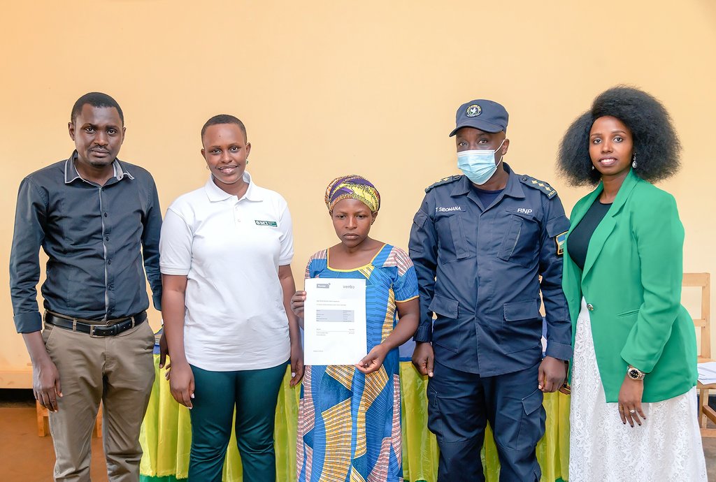 QbugondoScovia's tweet photo. I take this opportunity to say thank you for your generosity that you showed those who needed support to pay for Insurance. OMI and all friends who joined this action, 210 were paid for.@GaharaSector @ouwaseann @kalisavessy @outreachedmercy https://t.co/RhJCwspQVi