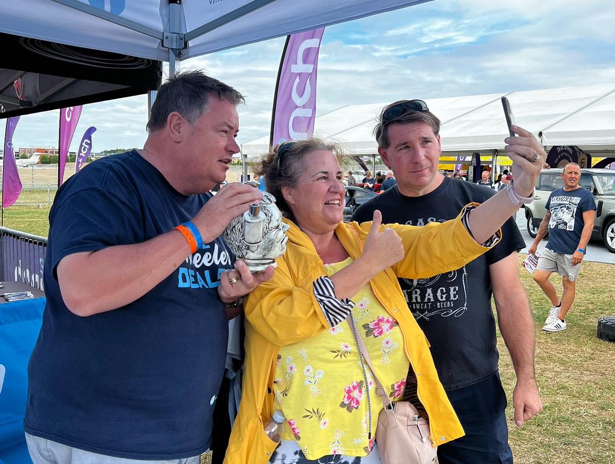 MrsMBrewer's tweet photo. Lovely day meeting all our amazing #wheelerdealers #fans @thebritishmotorshow canโt wait to do it all again tomorrow big #love from me & @mikebrewer ๐#cars #classiccars #fun #food #amazingday #amazingfans @cinchuk ๐xโค๏ธ https://t.co/3xumwTMyZv