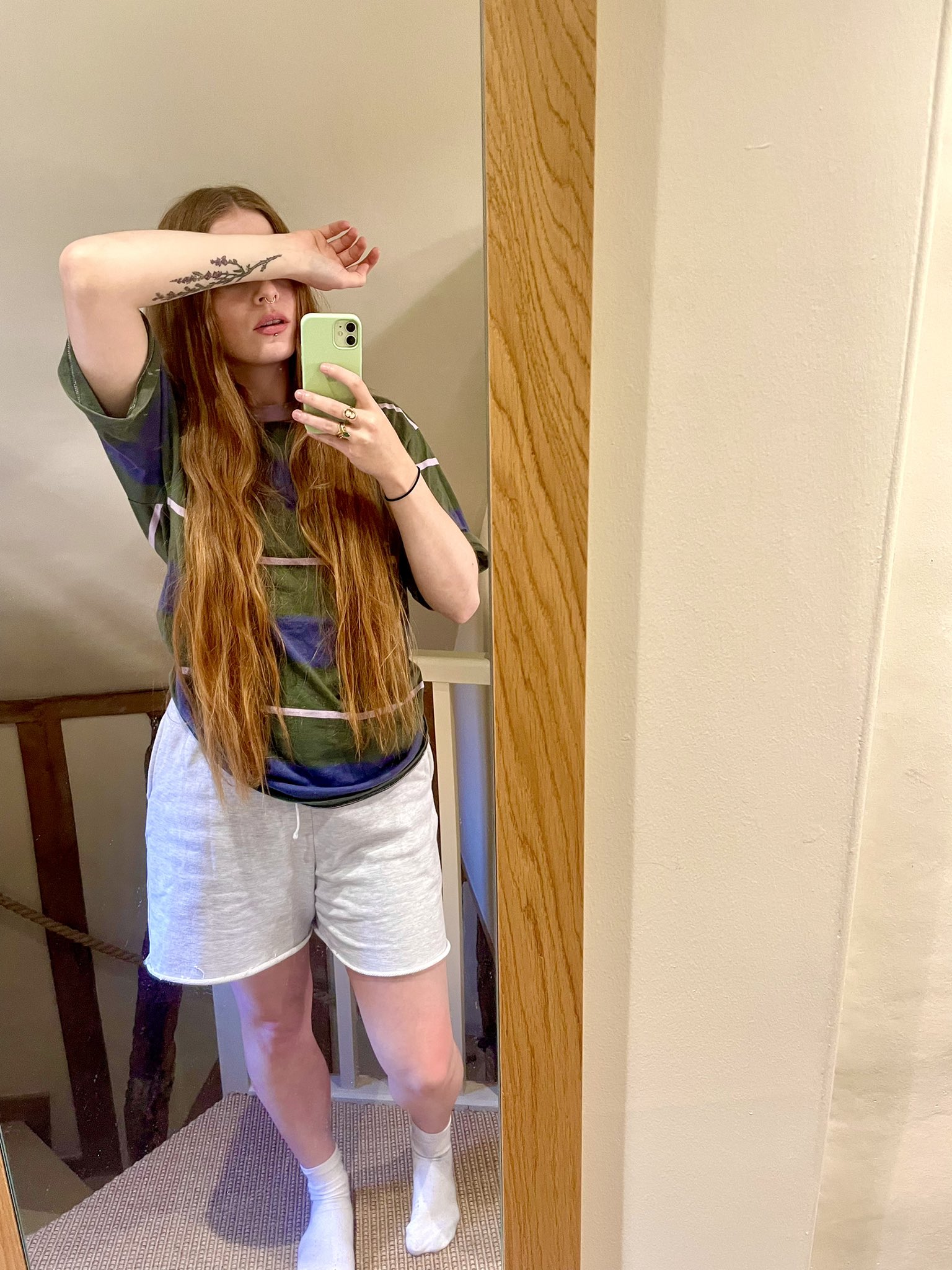 Daisy Dixon on Twitter: "cleaning all day means a selfie hiding my