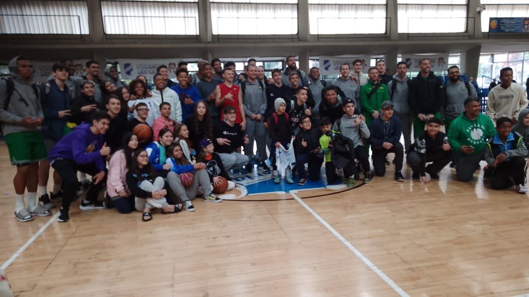 tv_esperia's tweet photo. Na manhã deste sábado, a seleção brasileira de basquete treinou no Clube Esperia. A atividade foi comandada pelo técnico Gustavo Conti.
Valeu,rapaziada!
📸: Reprodução/ @felixsimplicio
📝: Reportagem/ @lucca_fazzi
#esperia #datafootweb https://t.co/Y0oiFBCA2G