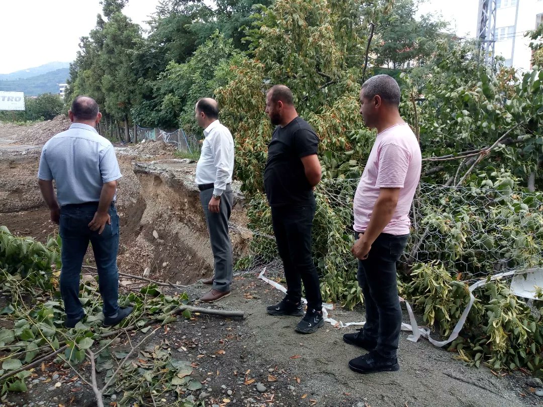KemalpasaMem's tweet photo. İlçe Milli Eğitim Müdürümüz Adem Cengiz, Kemalpaşa Ortaokulu inşaatında incelemelerde bulundu.
@yildirim_deniz_ @tcmeb @nznsener @Sevdamizartvinn  @AdemCENGIZ08 @FahriAcar08 @YilmazDoruk29 @fehmirasimcelik @KemalpasaArtvin @nznsener
@artvinpost @tuncay_morkoc https://t.co/v0LlXMItu0