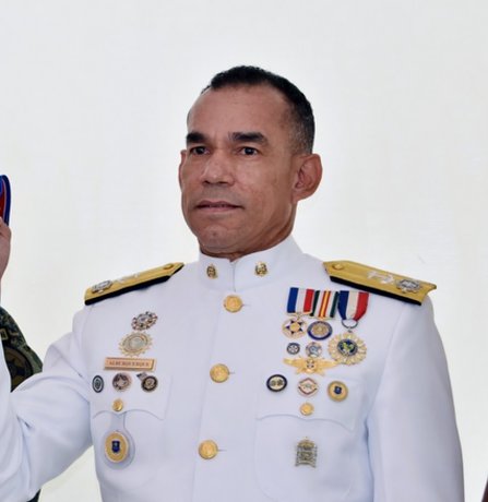 JArmandoPolanco's tweet photo. El Gral. #AlburquerqueCompres fue Pdte. De la #DNCD, solo eso debió generarle amigos, pero muchos enemigos altamente peligrosos y rencorosos. El Gral. cometió un crimen y podría pasar de 20 ó 30 años entre criminales que él mandó a trancar. Por eso no es bueno perder la razón. https://t.co/onmX95vAyW