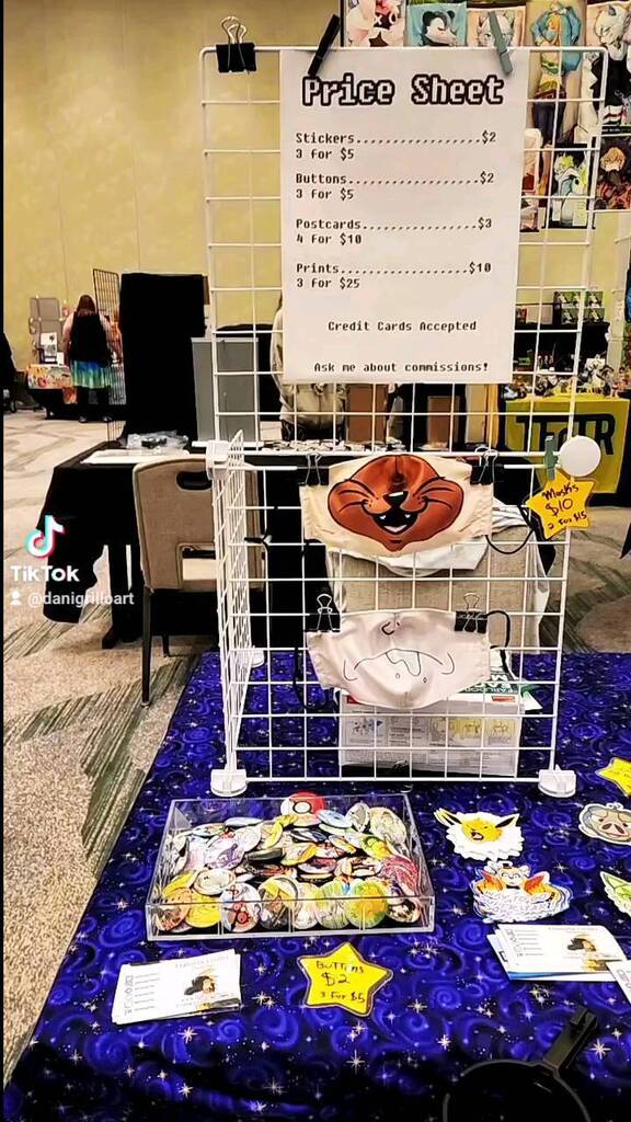 DaniGrilloart's tweet photo. I'm at denfur ! I got some masks left and prenty of prints. all commissions will be take home only #smallbusiness #denfur #denfur2022 #artist #smallbusiness #myart #furry #furryart #danigrillo #visiblewomen https://t.co/e1MHpo87Ul https://t.co/ER2HpONVuf
