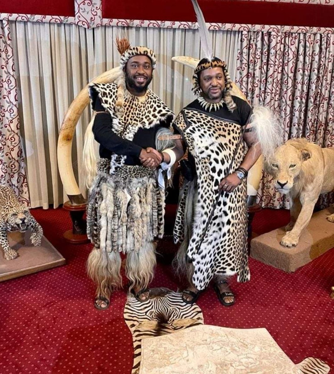 MbeyaShaun's tweet photo. #InkosiEsibayeni the king from Malawi Inkosi Mbelwa V gave a good speech "African unity" and gifted King Misizulu with a bull. Long live African kings. #misizulu #kings #AfricanKings https://t.co/5sGBIEI73O