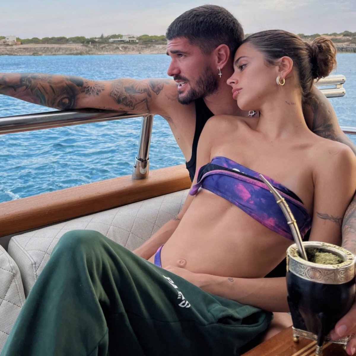 safefortini's tweet photo. tini and rodrigo >>>>> https://t.co/njeRrZENXs