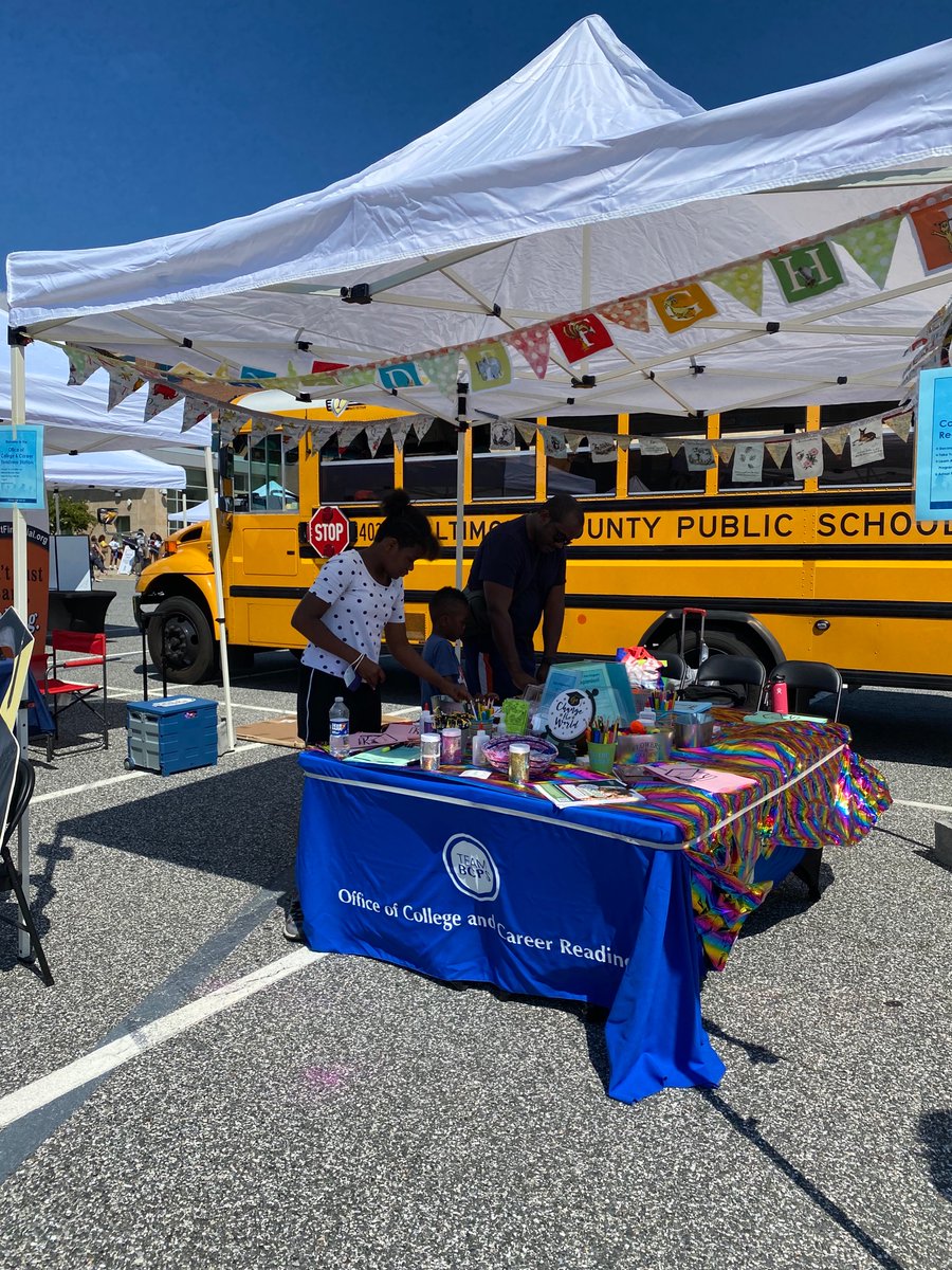 HRCWooldridge's tweet photo. #CollegeAndCareerReady Programs had the best station at #Back2BCPS - Decorate Your Graduation Cap, Take Your Graduation Photo, &amp; Adopt Free Books! @BaltCoPS @BCPS_AVID @BCPS_Sup @foundationbcps @FFFCUofMD @s30mullin @MiddleRiverAVID @MikeBarberesi https://t.co/dp3bUfK5sJ
