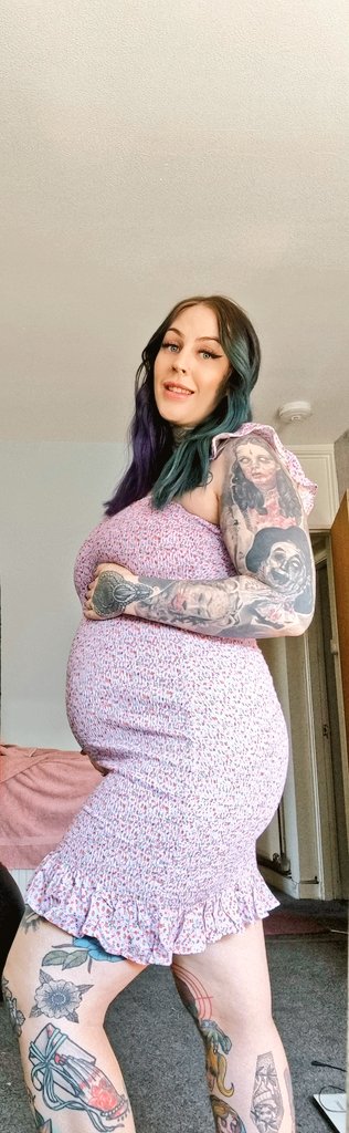AmyNessy's tweet photo. Little man is getting big 🤰🖤 https://t.co/gCa2tCyVn2