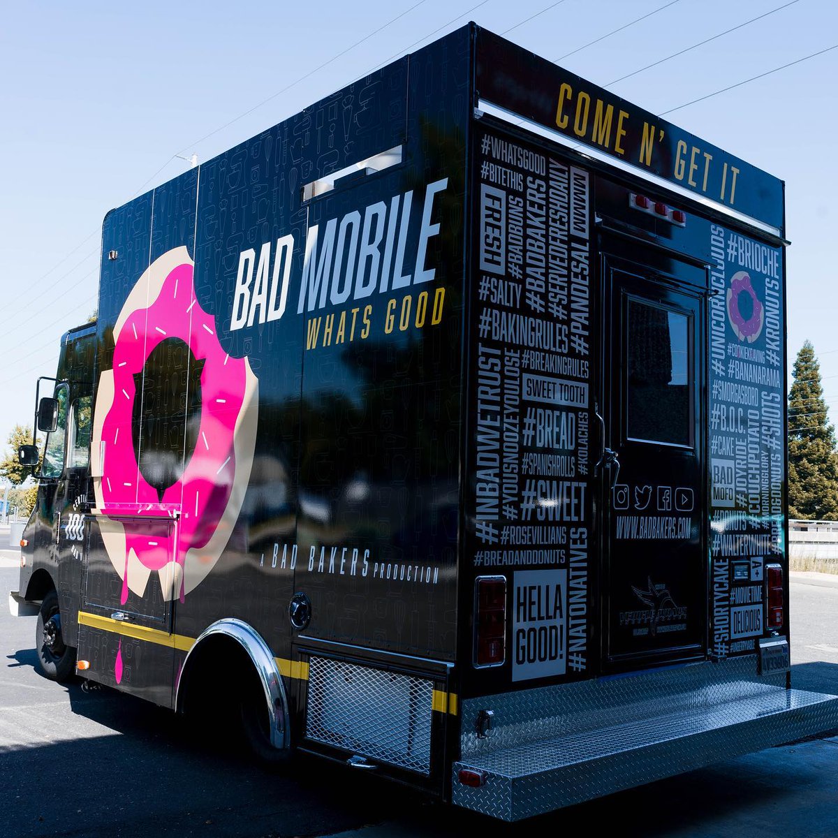 SactoMoFo's tweet photo. Bad Bakers are on the move with Bad Mobile! Catch their sweet STAXX and fresh donuts near you🍩
Find their upcoming stops on our website calendar.
#sacramento #sactown #foodtrucks #916eats #saceats #dessert #sweet #badmobile #badbakers #donuts https://t.co/Gg08bSmOHR