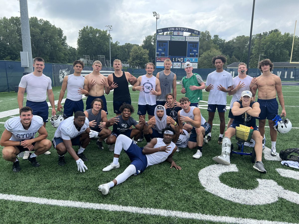 BlueDevil_HC's tweet photo. Nothing better than Pre-Season Camp.  Love the process!  #brothers https://t.co/TSNDr06aQx
