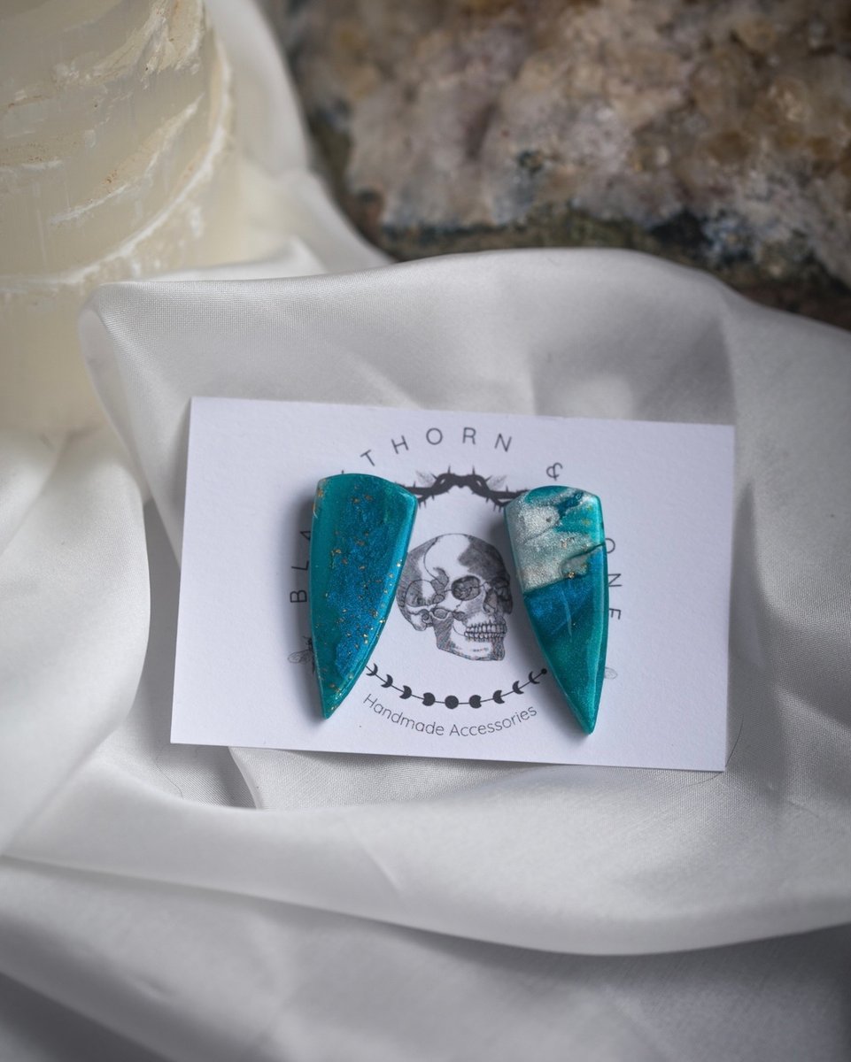 blackthornbone's tweet photo. These daggers have beautiful sea vibes 🌊
#closettjunkie #lookbook #thefashionforce #momstyling #aboutalook #stylegram #instafashion #instastyle #lookoftheday #fashiongram #ootdmagazine #whatiwore #clothesmybff #whatiworetoday #whatiworethisweek #soulseekerfemales #lessismo https://t.co/CUvj7FsNY0