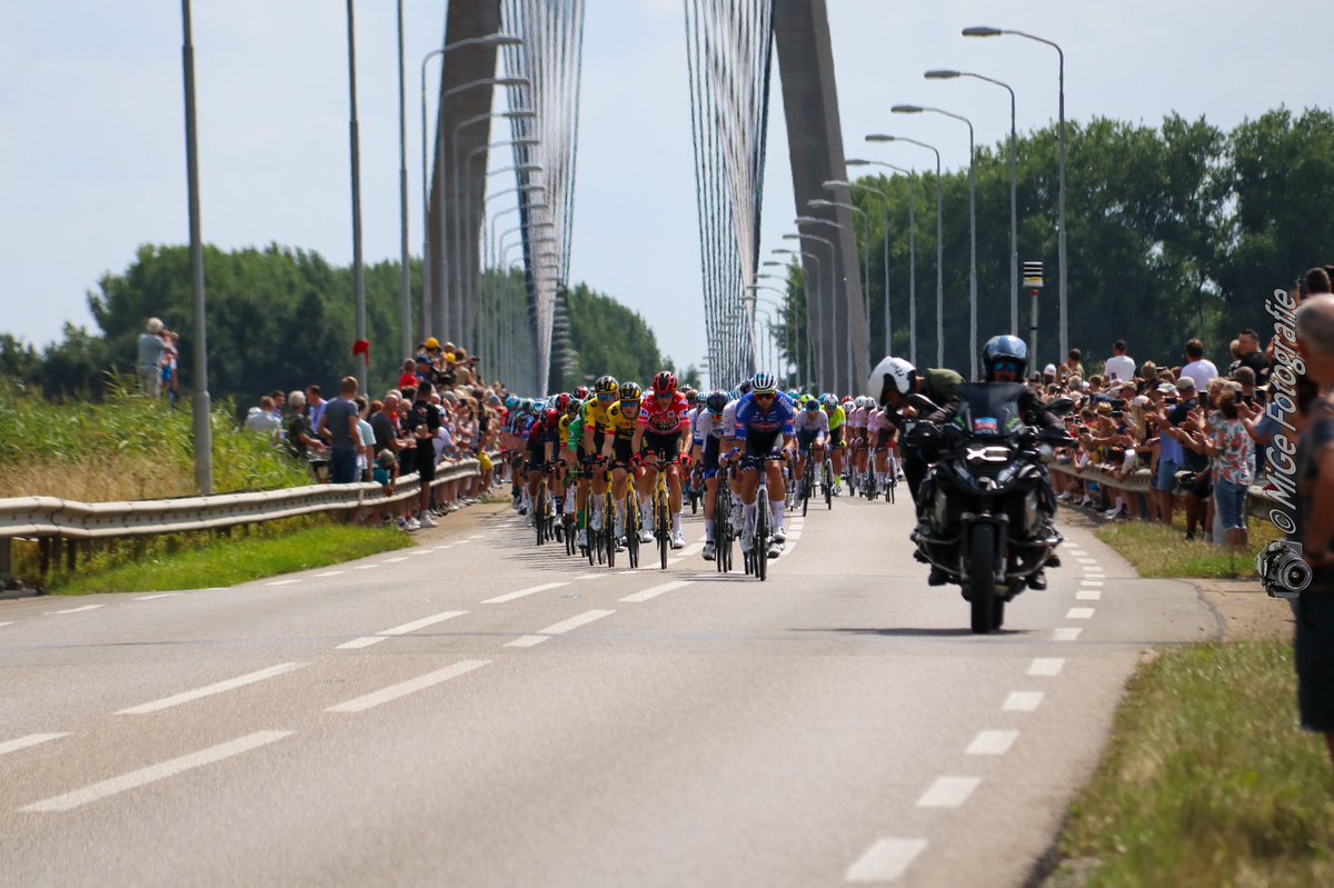 Vanmiddag enkele foto’s gemaakt bij <a href="/lavuelta/">La Vuelta</a> flickr.com/gp/migefotogra… <a href="/JumboVismaRoad/">DavidRRCegg</a> <a href="/gemheusden/">gemeente Heusden</a> @waalwijk_nieuws <a href="/heusden_nieuws/">Heusden.nieuws.nl</a>