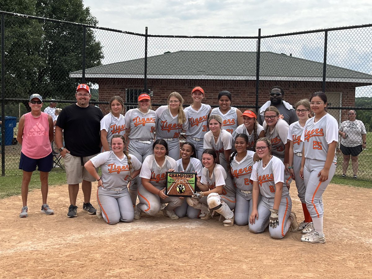 aubreyjaye_'s tweet photo. Champs!!!🧡🖤🤍 https://t.co/MPoWpAfmtB