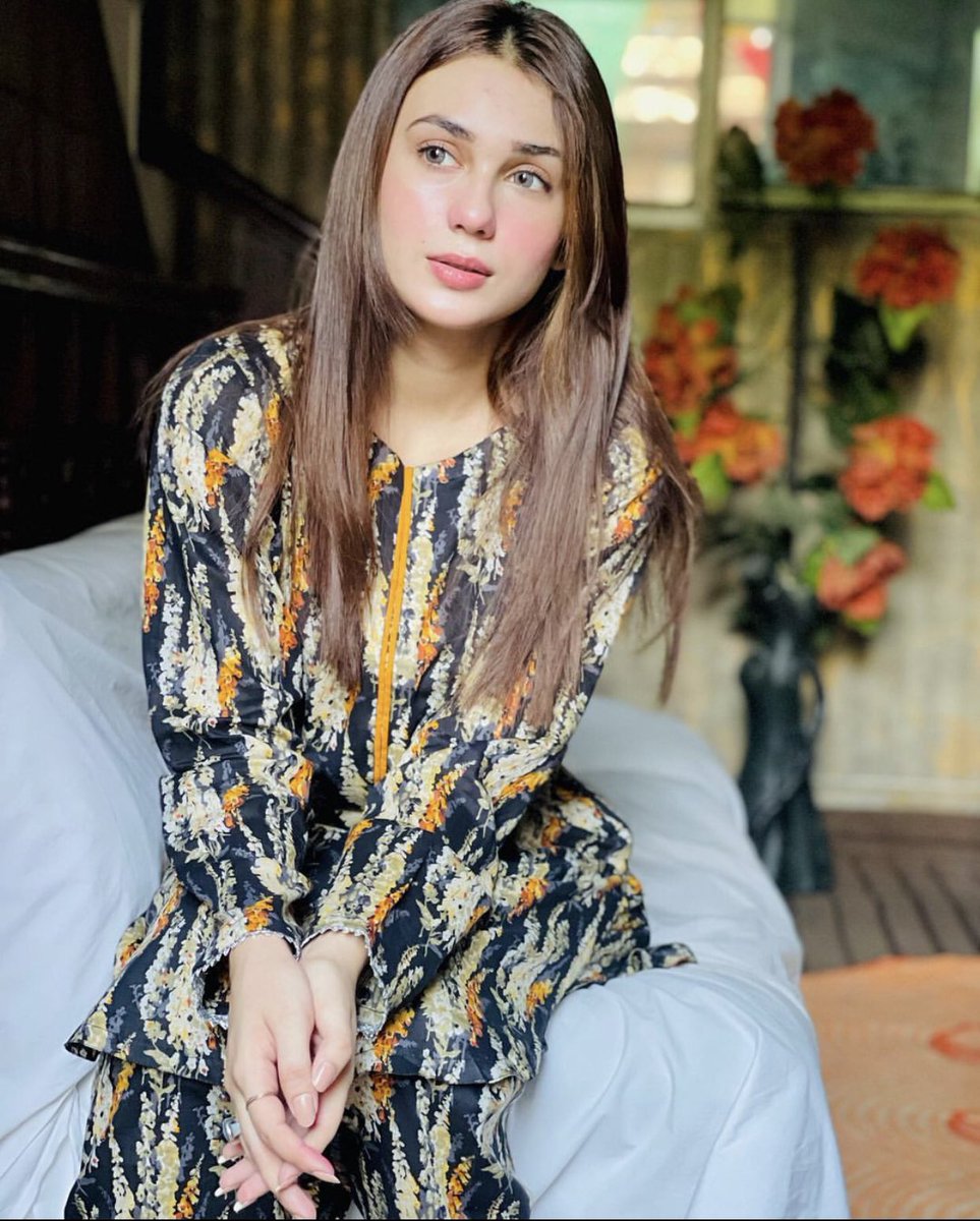 _hinatariq's tweet photo. تم روز مجھ کو دیکھتے ہو ،خوش نصیب ہو
مجھ سے تو بات کرنا بھی کتنوں کا خواب ہے

 #قومی_زبان https://t.co/8ujDrZkO4z