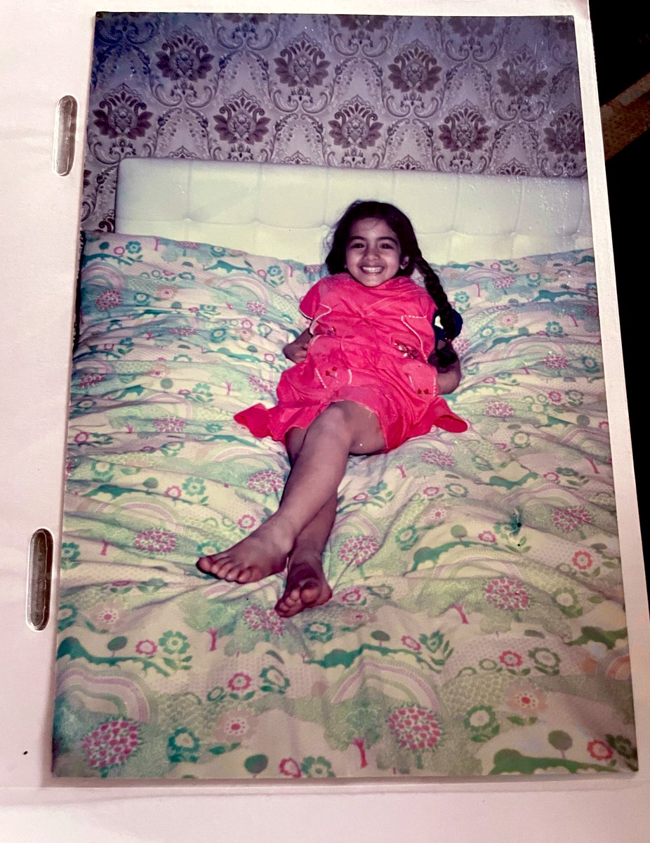 ravbillan's tweet photo. #WhatAPoser ๐๐คฆ๐ฝโโ๏ธ
Spent the day clearing out my study today. The kids have been laughing at my very small collection of pics of me as a child. Can you tell Iโve always been camera shy?? FML ๐
#1980sBaby #thatwallpaperthough https://t.co/mhWSvsQnDP
