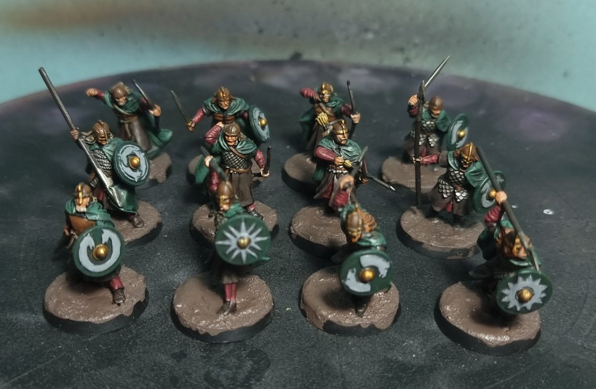 Astralshy's tweet photo. Day 3 &amp; 4 of my #hobbystreak to finish my #lotr #mesbg Pelennor Fields box.

These Warriors are done! Starting now on their bases with some Stirland Mud. Next, is to paint those up and maybe add some grass. https://t.co/2h3s40AA5w
