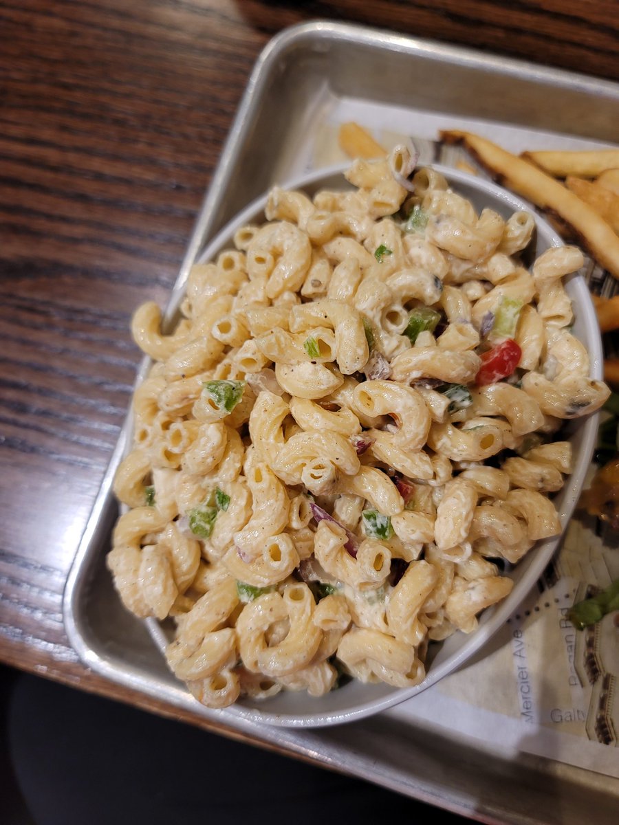 leahmgordon's tweet photo. Alma's pasta salad is Ah-mazing! #wahlburgers @Wahlburgers @mallofamerica https://t.co/lSor2KvLo5