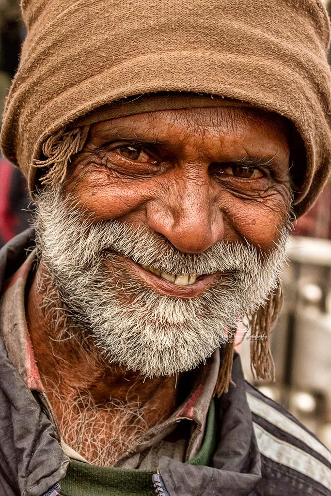 SureshVishnoee's tweet photo. उदासी पकड़ ही नहीं पाते लोग,
इतना संभाल कर मुस्कुराते हैं हम..!
@Ankitydv92 #poorhelp #respectindia #respectpeople https://t.co/w1va4IF52C