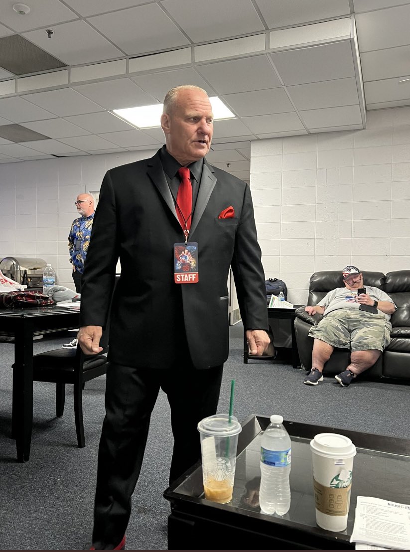 TJ_Airwaves's tweet photo. The man, the myth https://t.co/mMWngNtIjZ