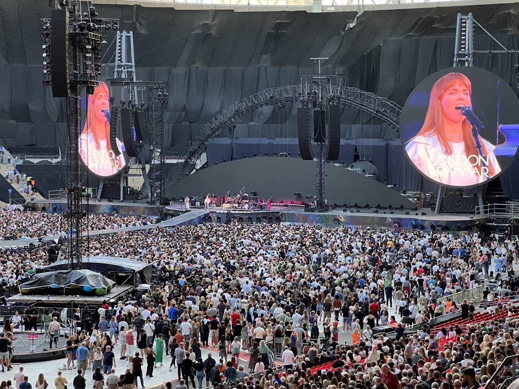 #Coldplay Wembley. London Grammar on right now