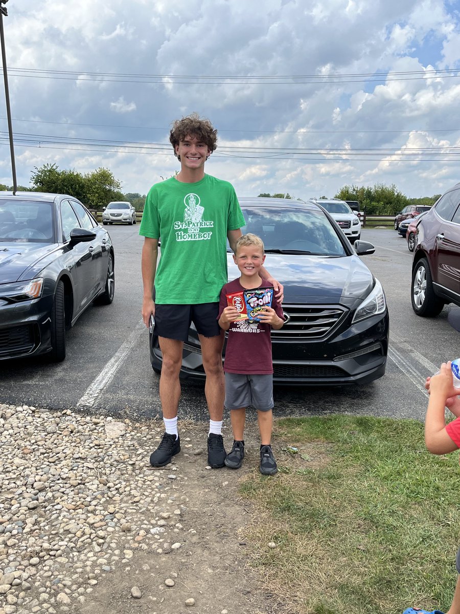 shawnlamb4's tweet photo. Class act! Kyle Koch (wr) surprised  Brady at his birthday party. And he brought a gift!
Kids like this make Lebanon a great place to live. ⁦@LebanonAthDept⁩ https://t.co/LWGwlaE1Av