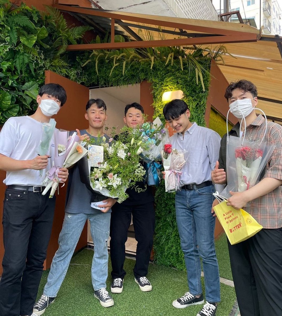 hoppiyoun_J's tweet photo. #ovrn #oneovern #엔분의일 🌿 😇 https://t.co/bA8ZqqoWMW