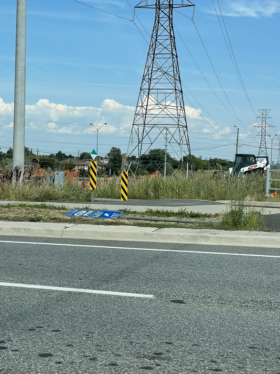 phatwc's tweet photo. @BonnieCrombie @Sue_Ward10 PING APP still doesn’t work it’s been like this for years. Please fix. NB Winston Churchill before 403 West exit ramp. https://t.co/NlGbauCsnr
