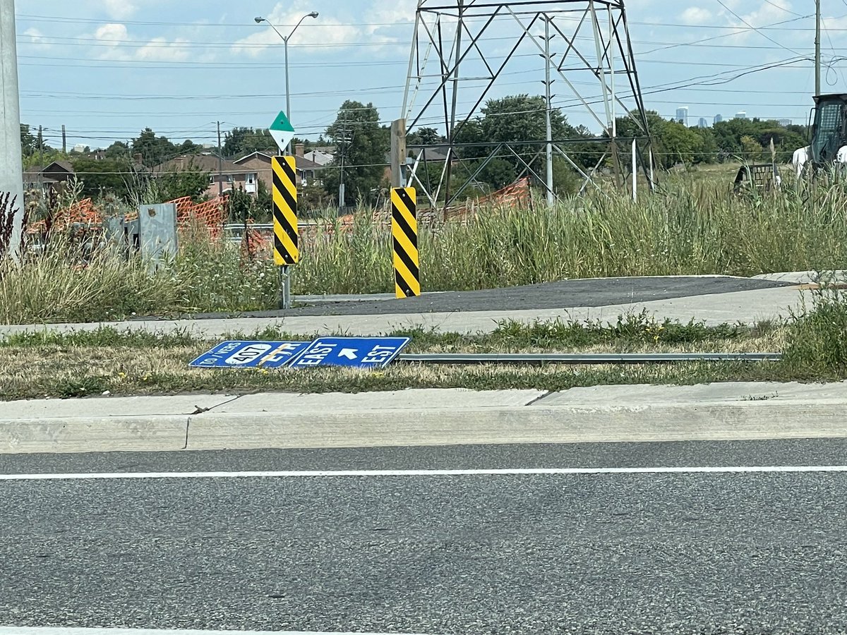 phatwc's tweet photo. @BonnieCrombie @Sue_Ward10 PING APP still doesn’t work it’s been like this for years. Please fix. NB Winston Churchill before 403 West exit ramp. https://t.co/NlGbauCsnr