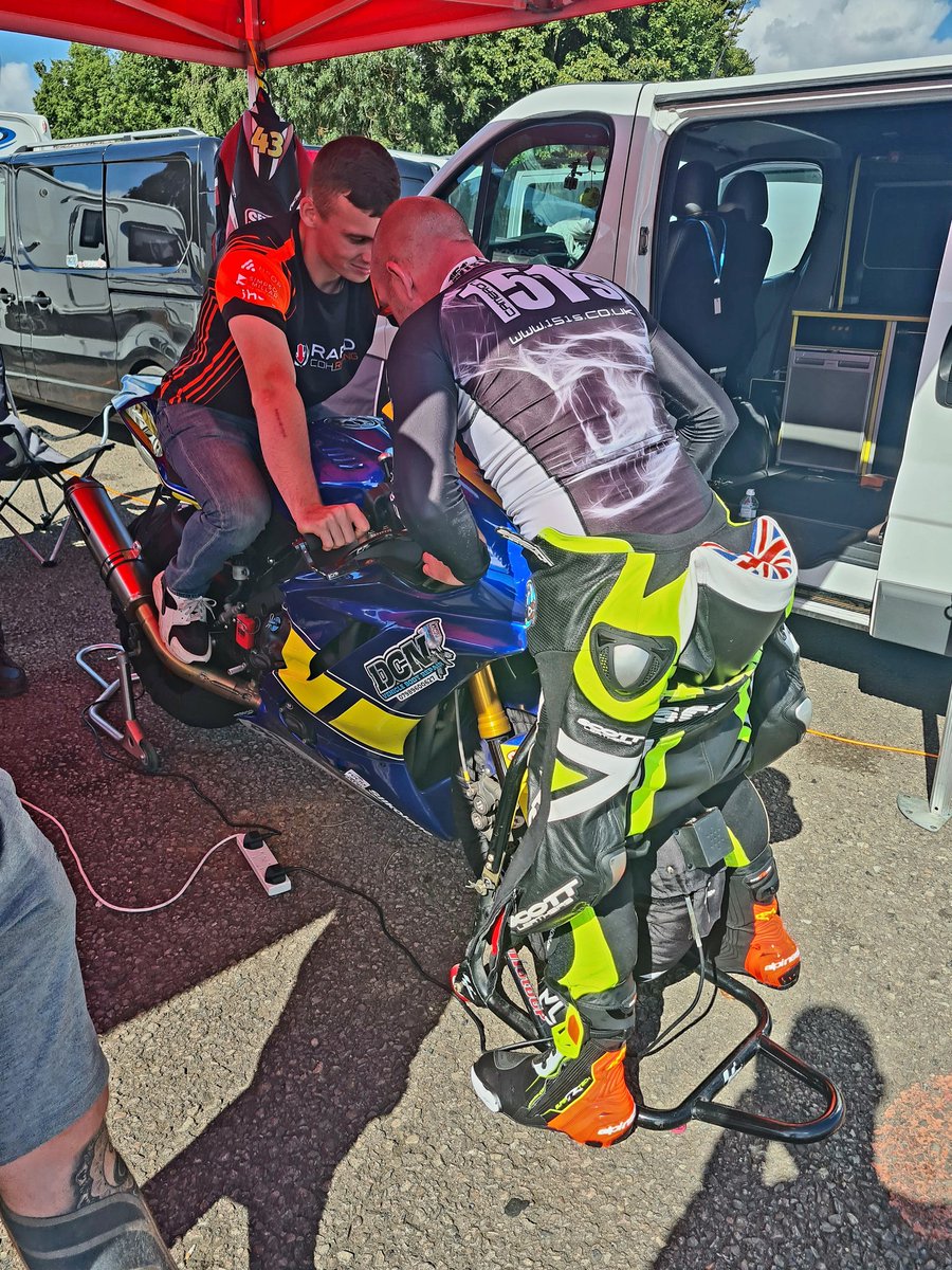LDRRacing's tweet photo. What a great day at @CastleCombeUK with @NGRoadRacing to support @Nushy41 in the 600 series.. https://t.co/Db2Hge2f00