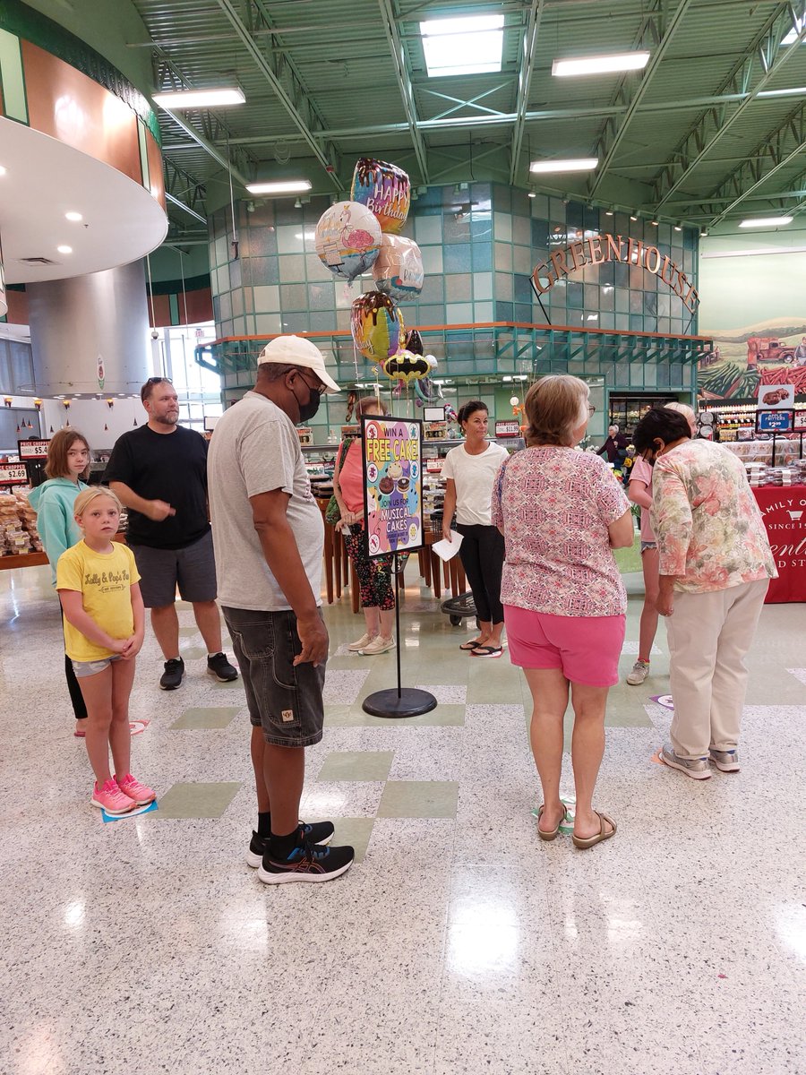 RaymorePC's tweet image. Come on in to play musical cake walk for a chance to take home a FREE cake! 🎂