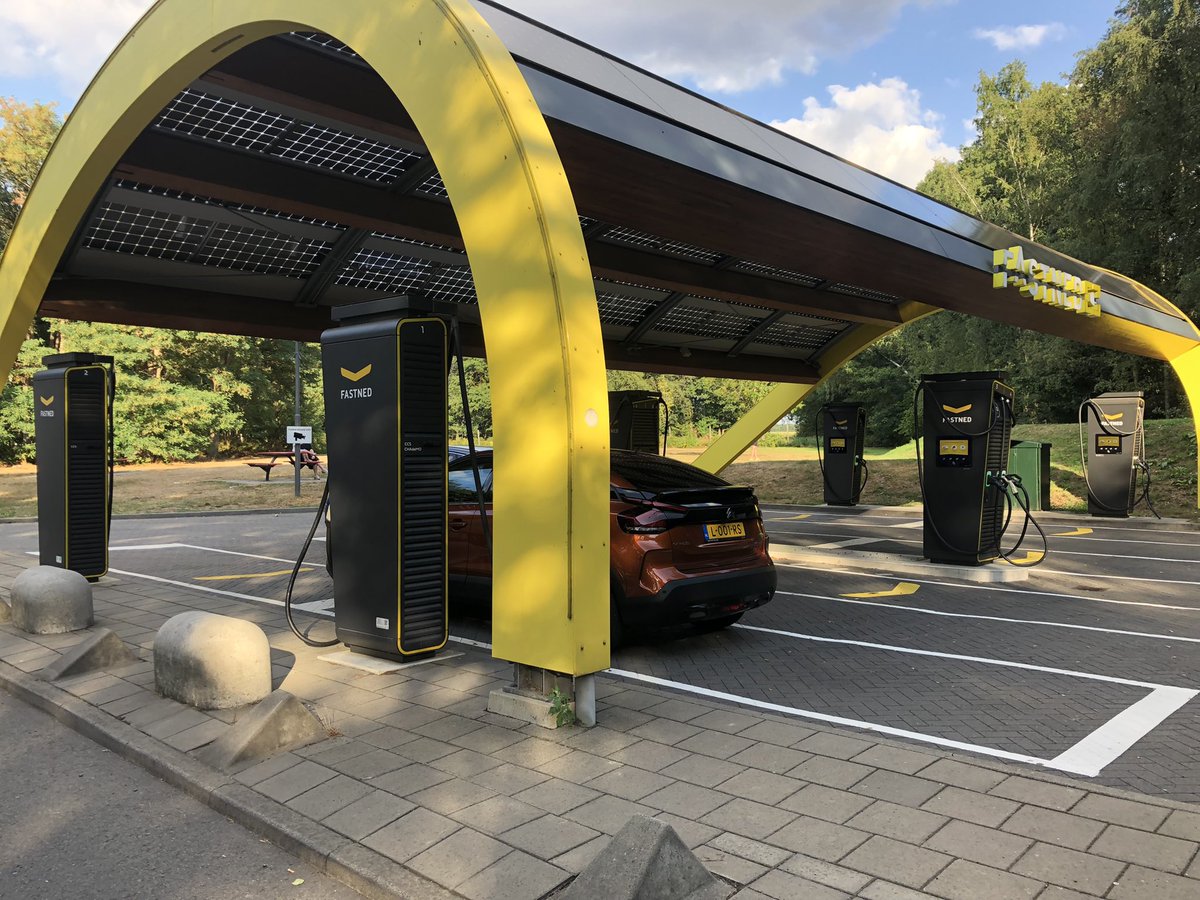 JoostBoers's tweet photo. Terugweg bij @Fastned #Swentibold voor een goede lading en nu een kleine top-up voor de zekerheid bij #Jutphaas. #evlife https://t.co/LbcxusFrdO