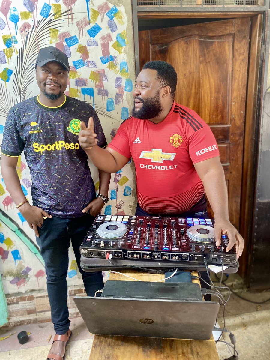 IAMartin_'s tweet photo. DJ @ExMayorUbungo piga ngoma ya “Leta Mzungu, tupo site”….. https://t.co/OURb7SEA0x